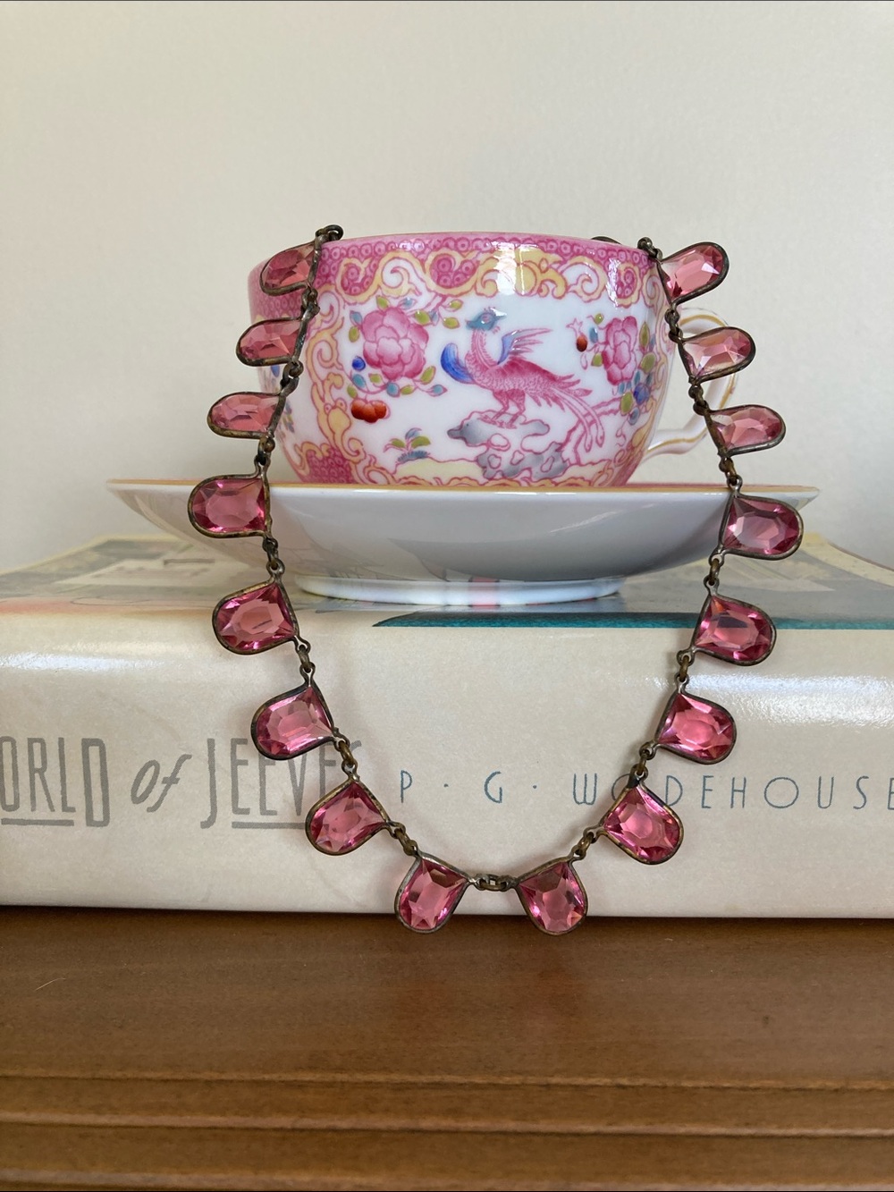 Vintage Art Deco Glass Necklace in Rose Pink